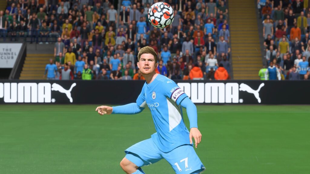 De Bruyne looks at the ball on the air in FIFA 23